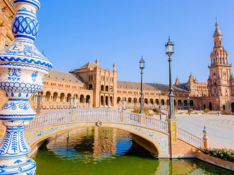 Sevilla fietstour met Nederlandse gids komt natuurlijk ook op het zonnige Plaza de España